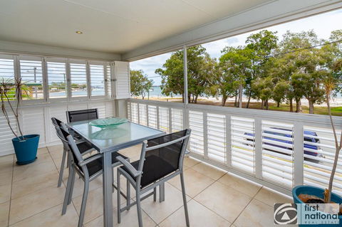 Stunning Waterfront Home With Pool - Sylvan Beach Esp, Bellara - Cruises Travel 1