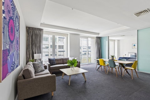 Stunning, Central Huge CBD Pad, Free WiFi, Netflix - Tourism Guide 1