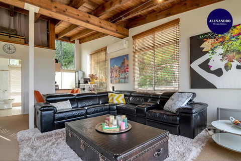STYLISH & RELAXED LAKE HOME // NARRABEEN - Cruises Travel 0
