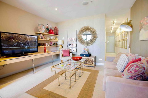 Stylish 1 Bedroom Apartment Amazing City Views - Tourism Guide 2