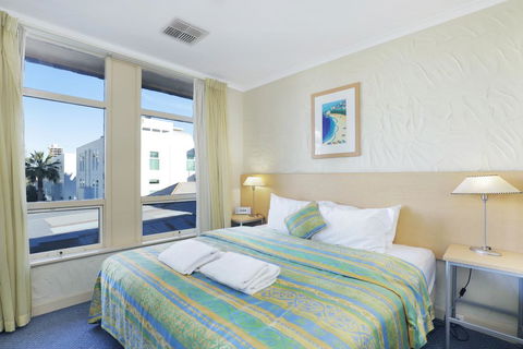 Stylish Comfortable 2 Bdrm Glenelg North - Travel Search 3