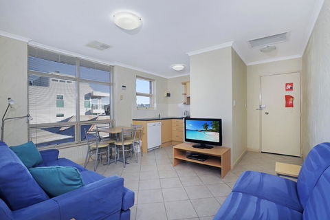 Stylish Comfortable 2 Bdrm Glenelg North - Travel Search 0