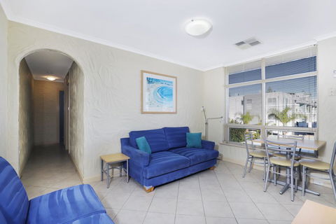 Stylish Comfortable 2 Bdrm Glenelg North - Travel Search 2