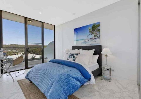 Stylish Penthouse With Views & Jacuzzi - Cruises Travel 2