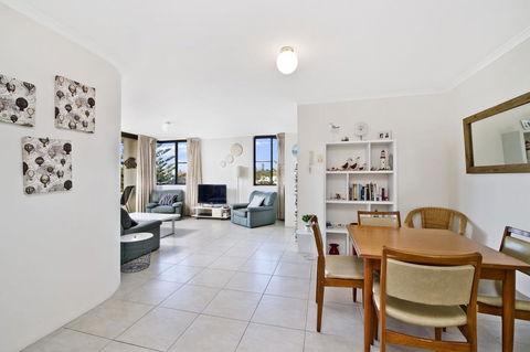 Sundial 503 8-10 Hollingworth Street - Travel Agents 2