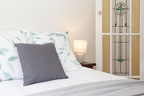 Sunlit 2-bed Apartment Metres From The Beach - Cruises Travel 1