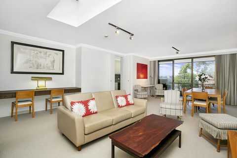 Sunny And Spacious Two Bedroom Apartment - SPF13 - Cruises Travel 0