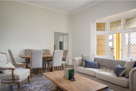 Sunny Apartment With Private Parking - Tourism Guide 0