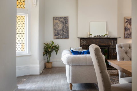 Sunny Apartment With Private Parking - Tourism Guide 3