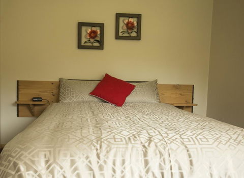 Sunny Gum - Travel Search 2