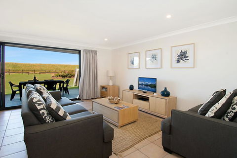 Sunrise Reef Unit 4 - Lennox Head - Cruises Travel 3