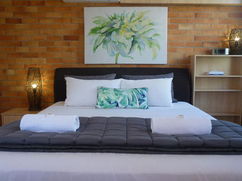 Sunseeker Motel - Travel Search 0