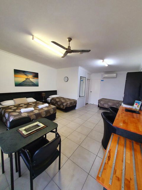 Sunseeker Motel - Cruises Travel 3