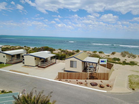Sunset Beach Holiday Park - Cruises Travel 0