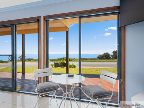 Sunset Cove Beach House - Travel Search 3