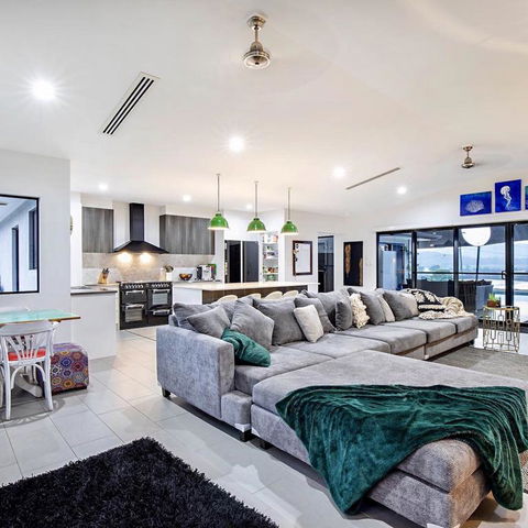 Sunset Penthouse Couples Retreat, Close To Airlie Beach, Champagne On Arrival - Travel Search 3