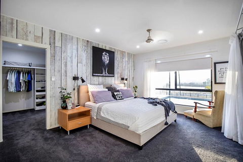 Sunset Penthouse Couples Retreat, Close To Airlie Beach, Champagne On Arrival - Travel Search 0