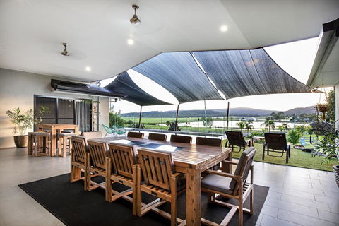 Sunset Retreat Airlie Beach Rural Getaway - Travel Search 3