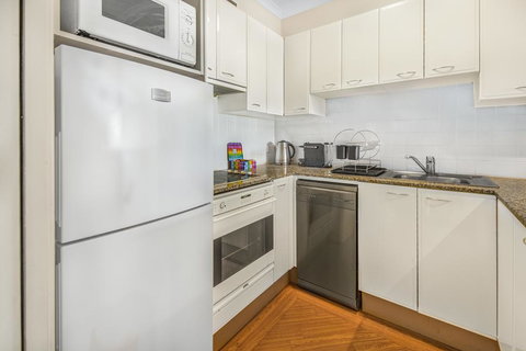 Super Convenient Apartment With Garden Views - Travel Search 3