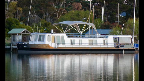 Swamp Fox Luxury 2BR Dutch Barge - Tourism Guide 2