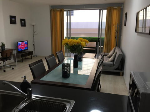 Sydney CBD Family Home - Cruises Travel 3