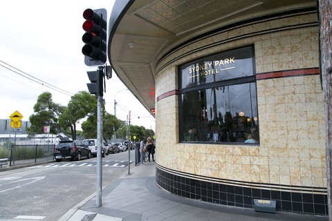 Sydney Park Hotel - Travel Agents 1