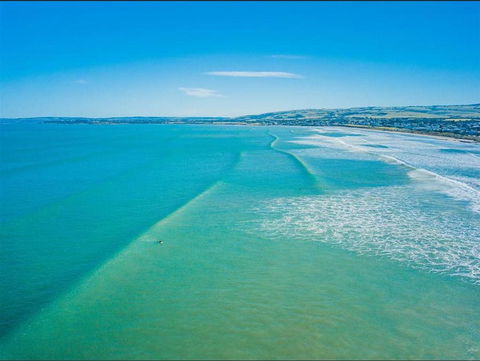 Tahren Beachfront Shack - Travel Search 0