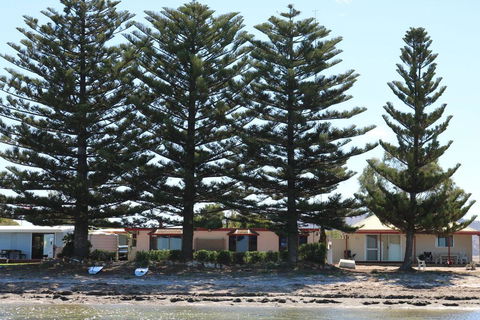 Tall Pines Beach House At Mount Dutton Bay (part Of Coffin Bay Waterways) - Travel Search 1