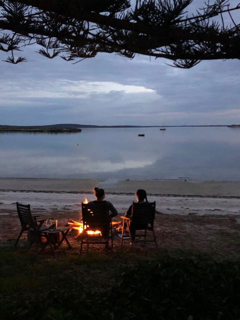 Tall Pines Beach House At Mount Dutton Bay (part Of Coffin Bay Waterways) - Travel Search 3