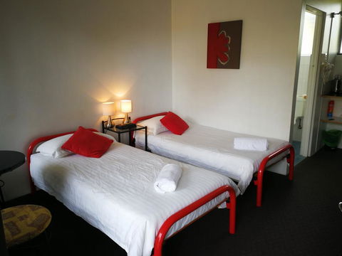Tamar Cove Motel - Travel Search 3