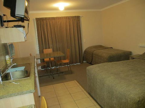 Tambo Mill Motel & Caravan Park - Travel Agents 3