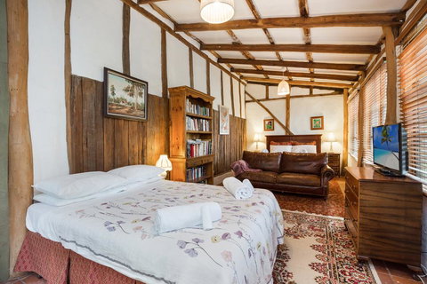 Taradale House Estate - Travel Agents 1