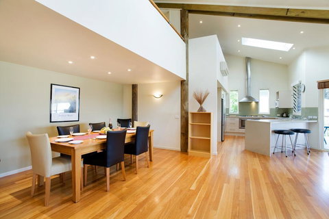 Tathra Beach House Holiday Apartments - Travel Agents 1