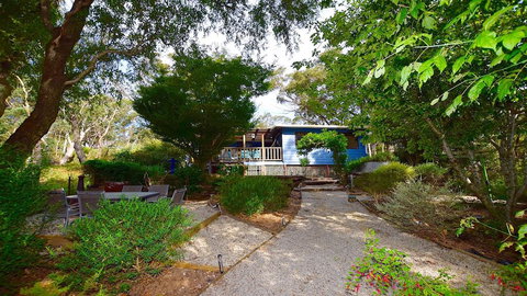 Teach Na Cairde - House Of Friends - Travel Agents 0