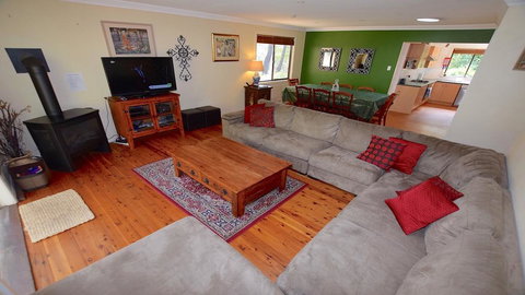 Teach Na Cairde - House Of Friends - Travel Agents 1