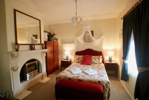 Tenterfield Historic C1895 Cottage - Tourism Guide 2