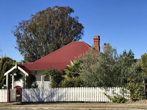 Tenterfield Historic C1895 Cottage - Tourism Guide 0