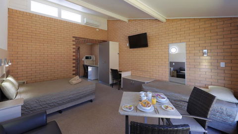 Tenterfield Motor Inn - Travel Search 3