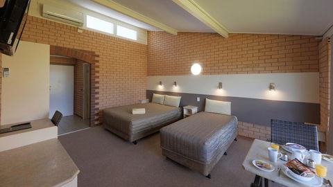 Tenterfield Motor Inn - Travel Search 1