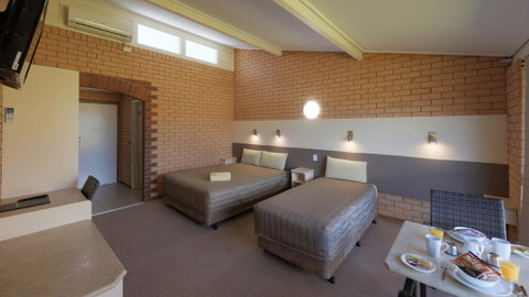 Tenterfield Motor Inn - Tourism Guide 1