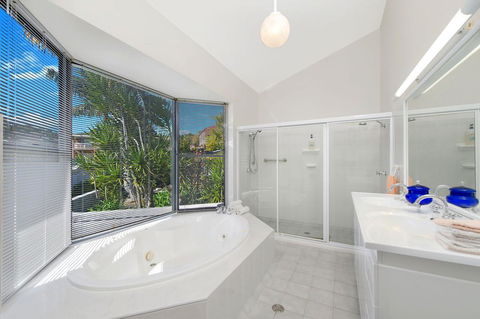 The Atrium, 11 Kentia Close - Travel Agents 3