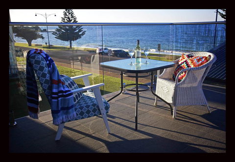 Penguin Beachfront Apartments - Travel Search 8