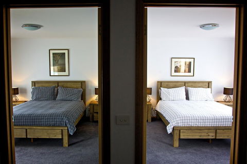 Penguin Beachfront Apartments - Travel Search 26