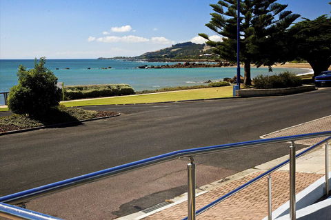 Penguin Beachfront Apartments - Travel Search 2