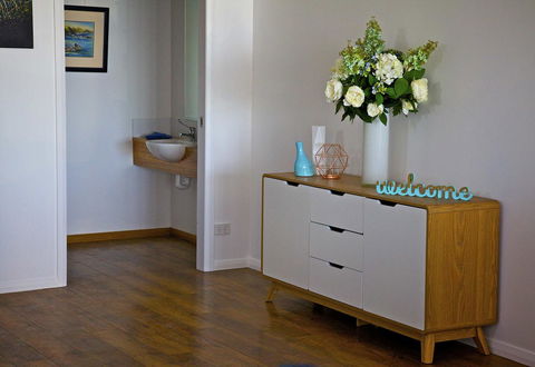 Penguin Beachfront Apartments - Travel Search 11