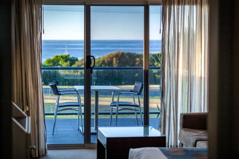 Beachfront Bicheno - Tourism Guide 5