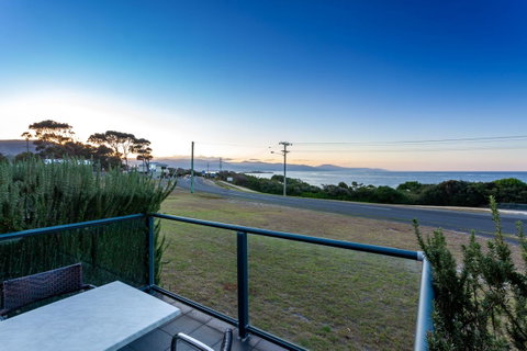 Beachfront Bicheno - Tourism Guide 10