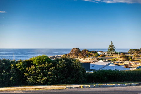 Beachfront Bicheno - Tourism Guide 22