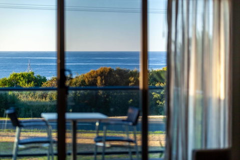 Beachfront Bicheno - Tourism Guide 21