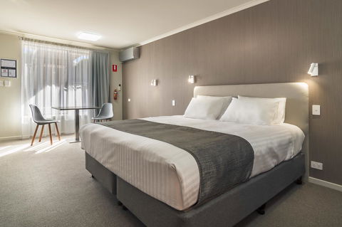 Argosy Motor Inn - Tourism Guide 12